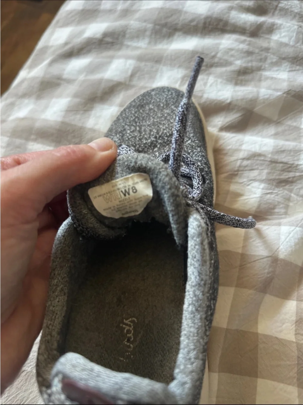 Women’s allbirds Casual Gray Knit Lace-Up Sneakers. Size 8